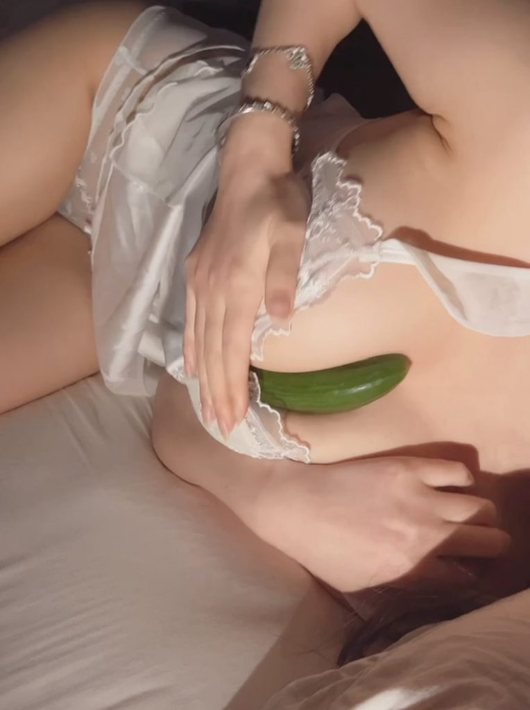 图片[3]-【自】杨晨晨-黄瓜带给我的快乐[2V-736MB]-蜜桃啵啵