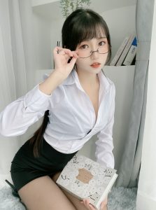 不呆猫 NO.064 黑丝包臀OL [24P5V-908MB]-蜜桃啵啵